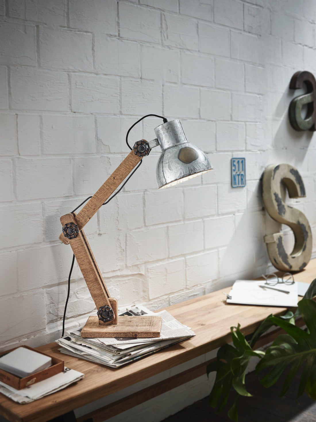 FRIZINGTON Table Light by The Light Library